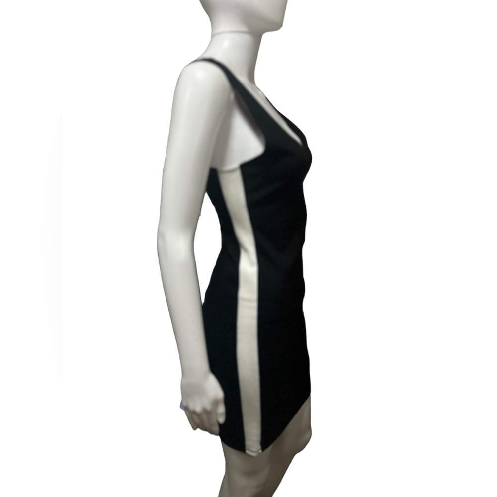 Forever 21 black dress with white stripe down each side Size Medium NWT